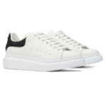 alexander-mcqueen-oversized-sneakers-tas-detayli-beyaz-siyah-kadin-ayakkabi (2)
