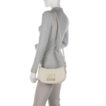 love-moschino-genis-siyah-deri-buyuk-metal-logo-krem-1